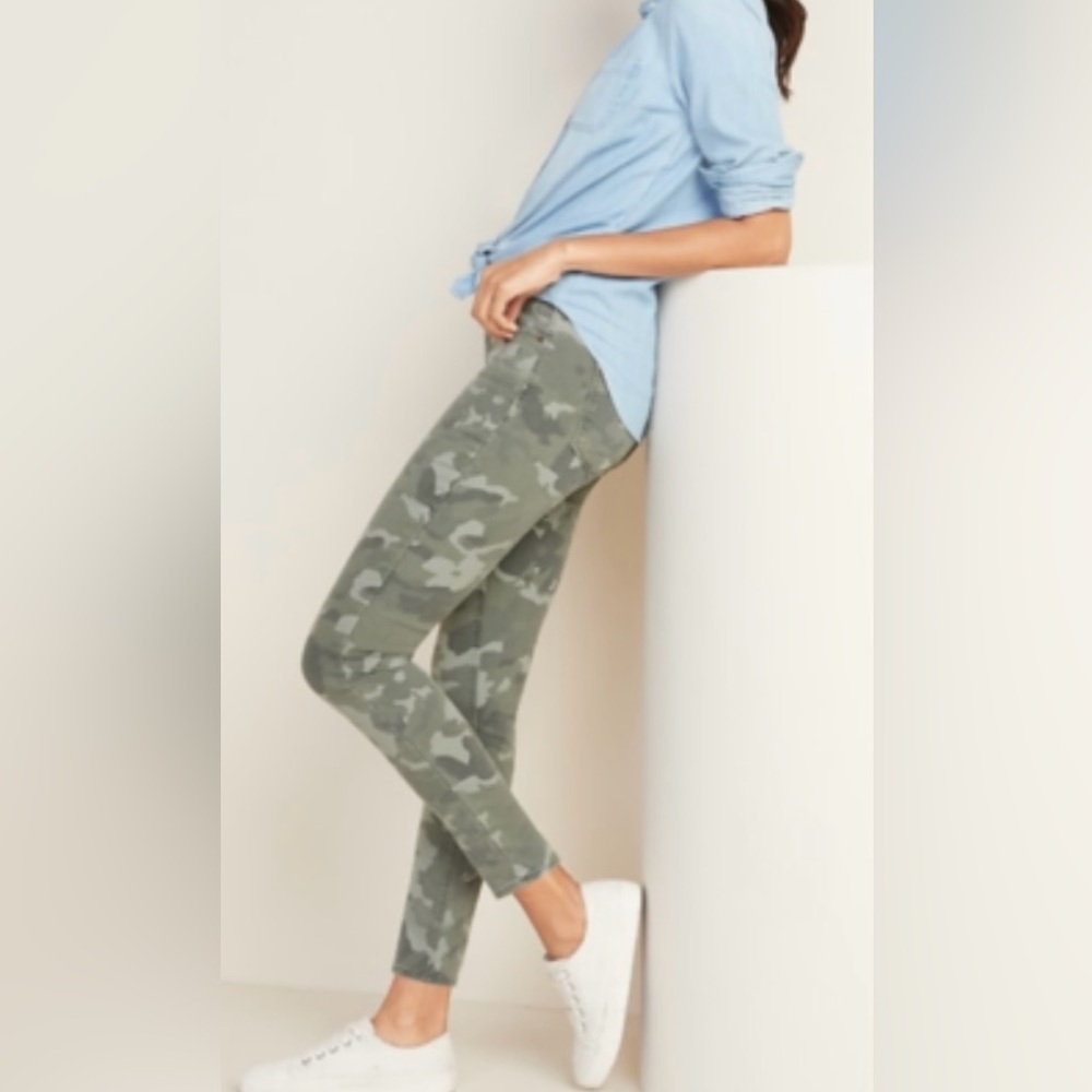 Old Navy Green Floral‎ Camouflage Rockstar Super Skinny Mid-rise Jeans Size 10 O